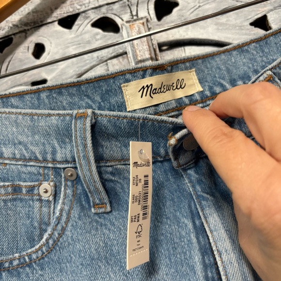 Madewell Relaxed Denim Side Slit Cutoff Medium Wash Distressed Jean  Shorts NWT - Picture 4 of 8